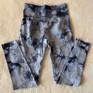 Scrunch Seam High-Waisted Marble Leggings – Medium